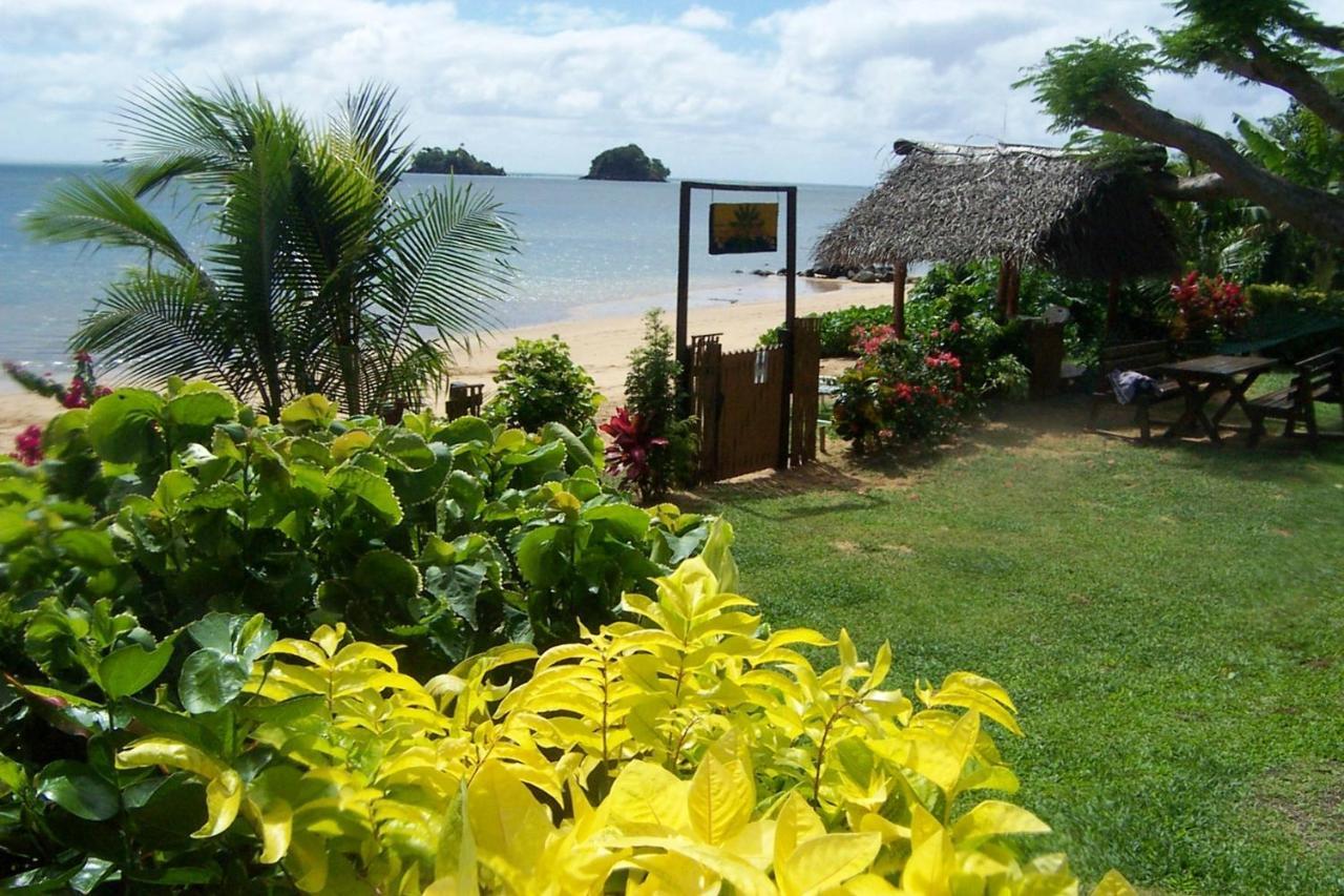 Coconut Grove Beachfront Cottages Matei Dış mekan fotoğraf